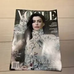 VOGUE 2025年　8月号　アン・ハサウェイ