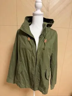 カーキ色　グリーン　オリーブグリーン ミリタリージャケット　フード付き