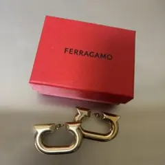 FERRAGAMO ゴールド フープピアス 箱付きのサムネイル