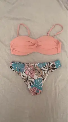 ピンク　ビキニ