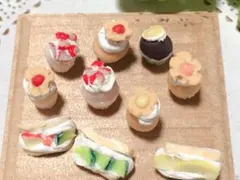 カップケーキとフルーツサンド