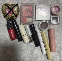 口紅　チーク　アイシャドウ