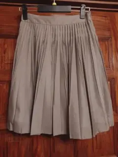 新品タグつき　組曲　プリーツスカート　グレーベージュ