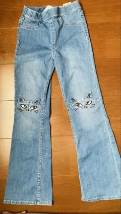 猫刺繍デニムフレアパンツ