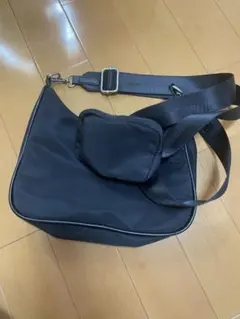 黒 ショルダーバッグ ジッパー付き