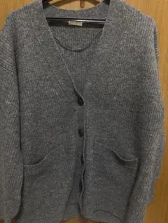 GU グレー ボタン付きカーディガン