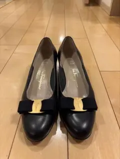 ✨サルバトーレフェラガモ ヴァラリボン パンプス 8C 25cm ネイビー