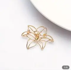 ゴールド花形ブローチ