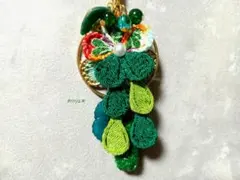 緑 和風 つまみ細工 ✕ 葉っぱ ちりめん ストラップ