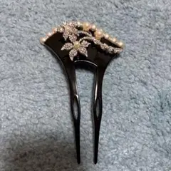 黒い扇型髪飾り パールとクリスタル装飾