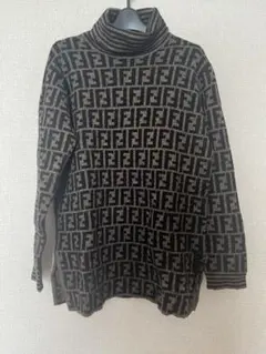FENDI 総ロゴ ニット