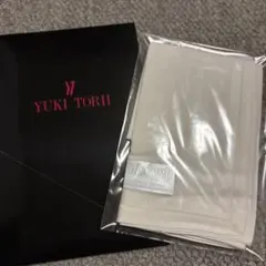 YUKI TORII ホワイトハンカチ