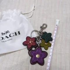 COACH 花モチーフ キーホルダー