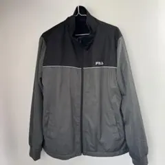 FILA ウインドブレーカー上着 黒グレー　サイズ M 裏起毛