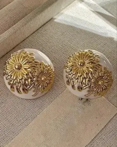 119 新品　花　菊　ボタン　ヴィンテージ　アンティーク　古着　蚤の市　パリのサムネイル