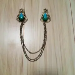 ヴィンテージ風ブローチ 金色 緑色ストーン