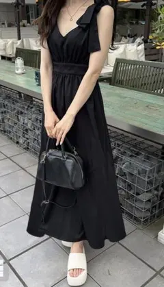 Vネックノットストラップフレアジャンパースカート