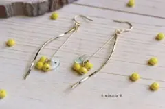 ＊小さなミモザの優しく揺れるピアス＊