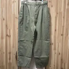 テーパードパンツ