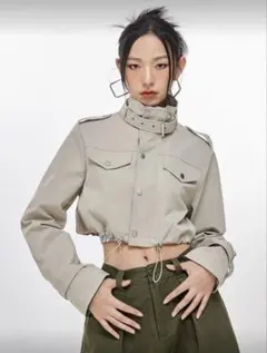 ベージュ クロップドジャケット