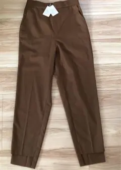 テーパードパンツ　シンクエンタクローゼット辺見えみりさんプロデュース　新品