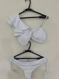 白ビキニ、黒ビキニ