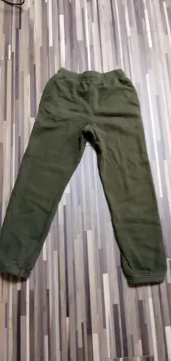 グリーン カジュアルパンツ