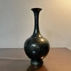 【至宝の逸品】富貴蘭　黒牡丹（黒兵衛）太株立ち 至宝の逸品】富貴蘭 黒牡丹（黒兵衛） - メルカリ