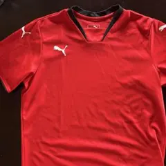 Puma レッド Vネック シャツ