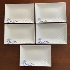 有田焼　和食器　焼き物皿　白地花柄　[未使用品]