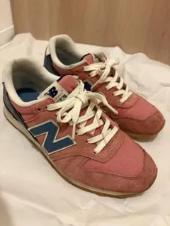 New Balance ピンク/ブルー スニーカー