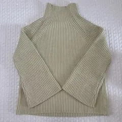KBF くすみグリーンハイネックニット