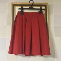 マッキントッシュフィロソフィー　赤いフレアスカート ひざ丈スカート