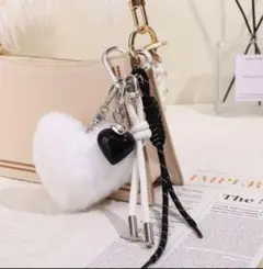 じゃらじゃらキーホルダー　ハート　ファー　カラビナ　パラコード　韓国　チャーム
