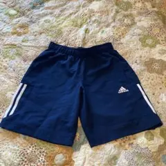 アディダス　ショートパンツSサイズ