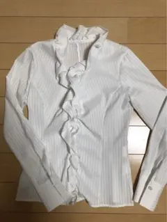 ホワイトストライプフリルシャツ