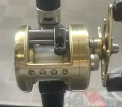 SHIMANO カルカッタ400 ベイトリール ゴールド - メルカリ