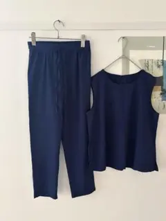 美品　アーバンリサーチ　セットアップ　アンクルパンツ　きれいなネイビー　オフィスのサムネイル