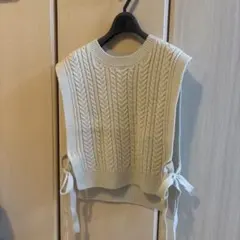 アイボリー ケーブルニットベスト S