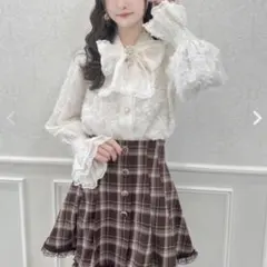 完売品！クチュールバイロジータ♡ボウタイリボンフェザーブラウスのサムネイル