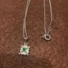 エメラルド付き❓シルバーネックレス