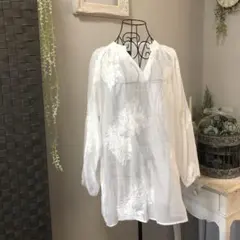♡未使用♡SHEIN フラワー刺繍の長袖シアーブラウス♡ホワイト♡