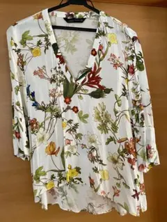 ZARA ザラ　花柄ブラウス