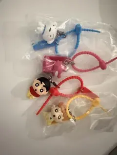 クレヨンしんちゃん　カラフルマルチチャーム　4つセット