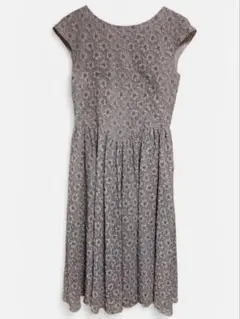 ベージュ　花柄 総レース　ノースリーブ ひざ丈ワンピース