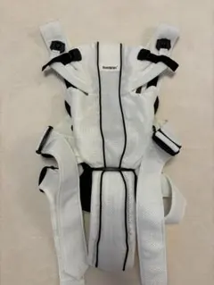 今月限定お値下げ✨BABYBJÖRN ✨抱っこ紐 ホワイト メッシュ　シナジー