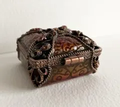 装飾的な小物入れ