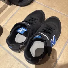 New Balance 996 ブラック/ブルー キッズスニーカー