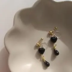 ハンドメイド ノンホールピアス [Black Tears] ハート しずく 黒