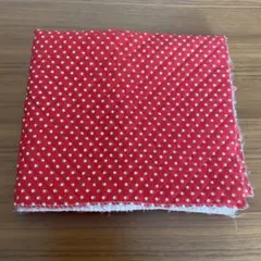 キルティング生地 はぎれ 白小花柄 赤地